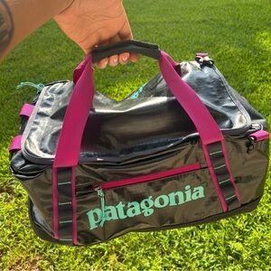 New Patagonia Multi Color Hole Duffel 55L Msrp 169$